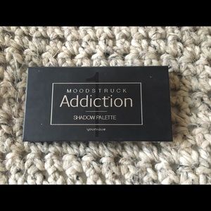 Younique shadow Palette 1